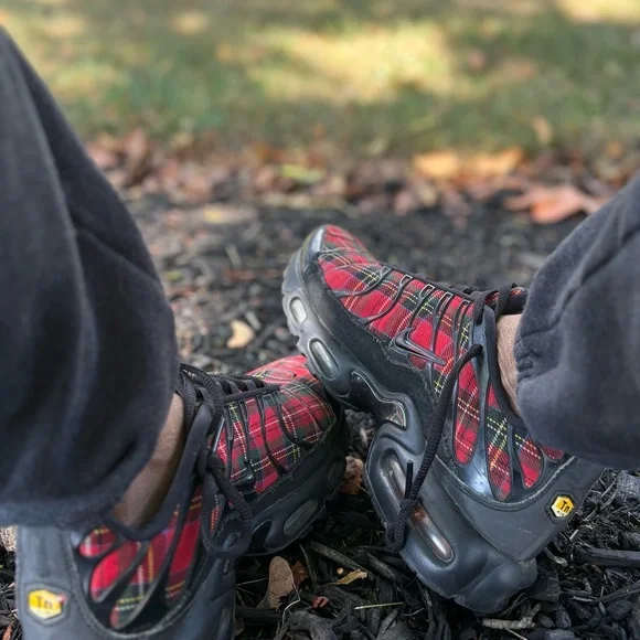 Extremely RARE !!! Red and Black Plaid Tartan Airmax Sneakers - Picture 1 of 2